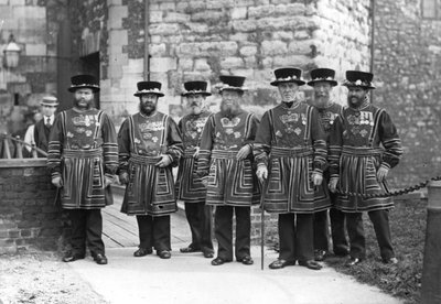 Yeoman Warders van de Tower of London door English Photographer